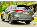 toyota-highlander-2022-small-1