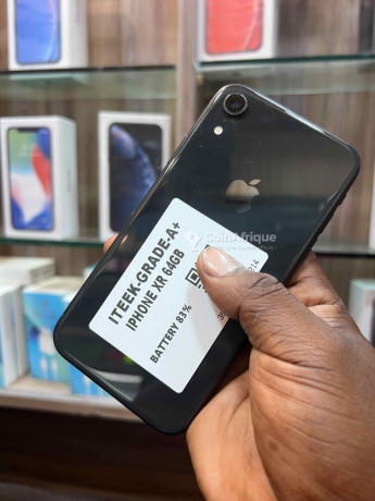 iphone-xr-64gb-big-1