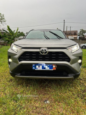 toyota-rav4-2019-big-0