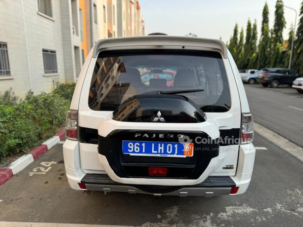 mitsubishi-pajero-gls-2018-big-0