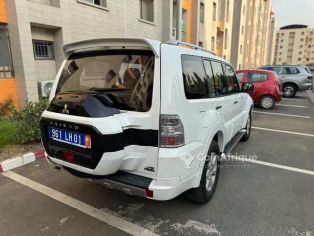 mitsubishi-pajero-gls-2018-big-1