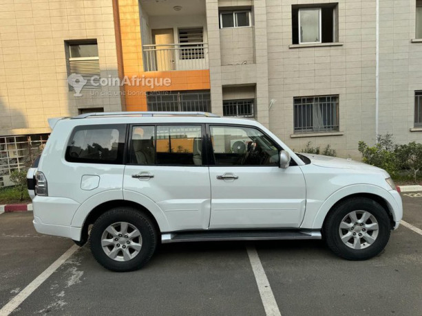 mitsubishi-pajero-gls-2018-big-3