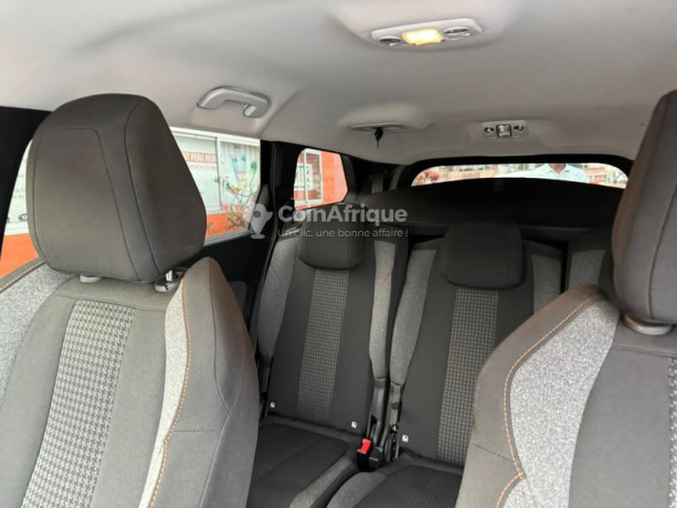 peugeot-5008-2021-big-3