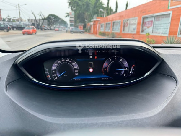 peugeot-5008-2021-big-4