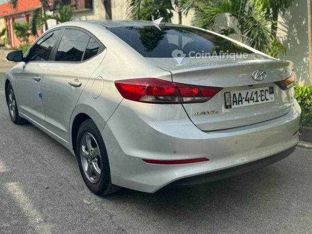 hyundai-elantra-2018-big-1