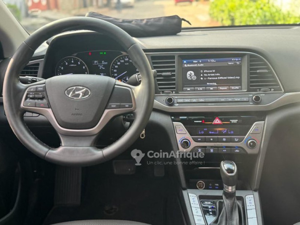 hyundai-elantra-2018-big-2