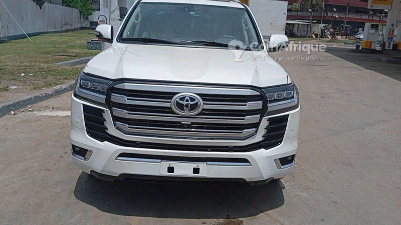 toyota-land-cruiser-vx-r-v8-2023-big-0