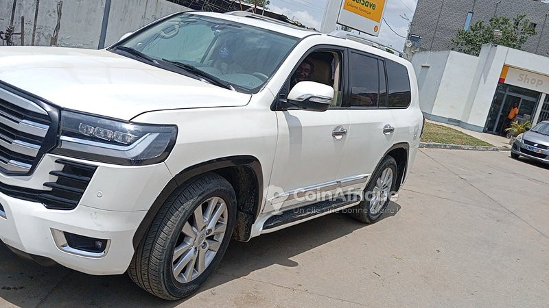 toyota-land-cruiser-vx-r-v8-2023-big-2