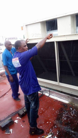 technicien-de-climatisation-industrielle-big-0