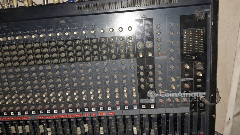 table-de-mixage-yamaha-24-pistes-big-1